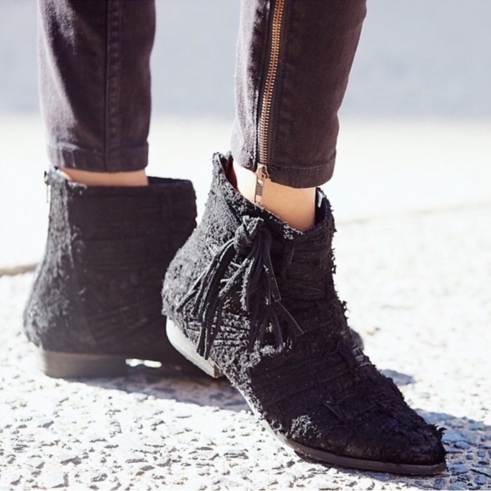 FREE PEOPLE DECADE DISTRESSED SUEDE ANKLE BOOTS SZ 39 EU
